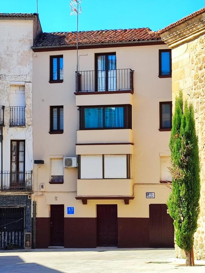 Apartamentos San Martin Plasencia Exterior photo